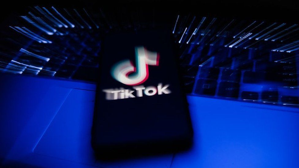 TikTok vepron ndaj videove me ushqim jo të shëndetshëm