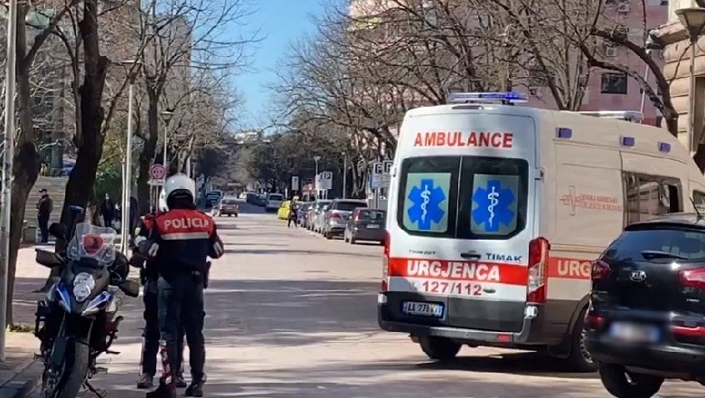 Përplasi 17 vjeçarin në Tiranë, shoferi braktis makinën dhe arratiset