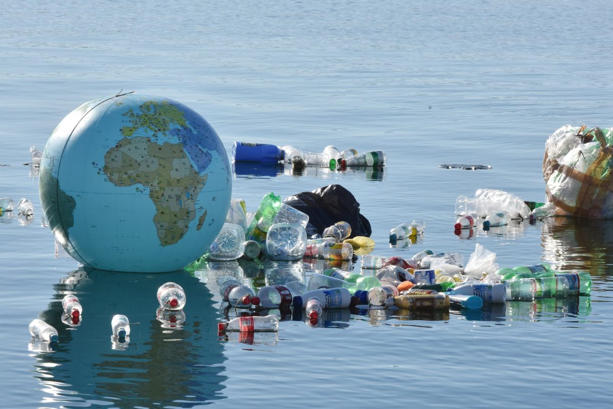 Kroacia shënjestron Shqipërinë për ndotjen e Adriatikut me qese plastike