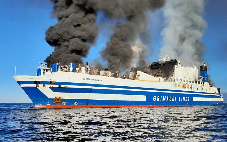 “Zoti është i madh, për fat jemi gjallë”, flasin dëshmitarët e anijes që u përfshi nga flakët në Korfuz