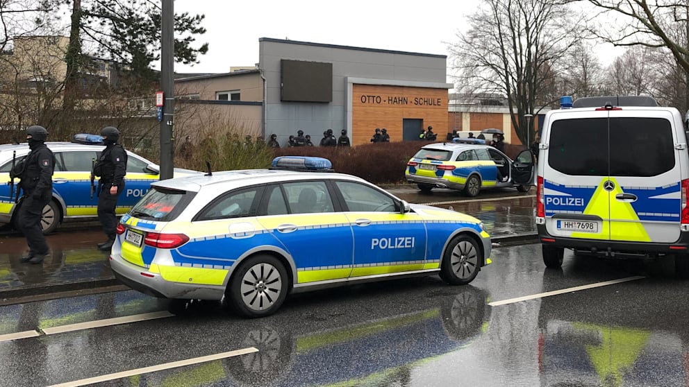 Të armatosur brenda në shkollë, policia rrethon institucionin në Hamburg