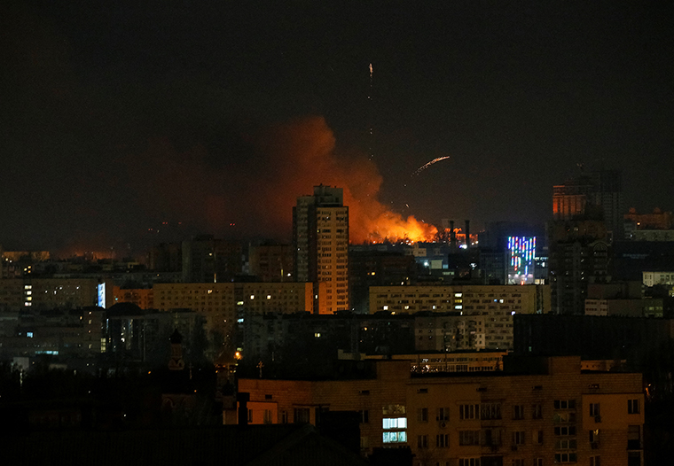 Shpërthime dhe të shtëna me armë zjarri raportohen në qendër të Kievit