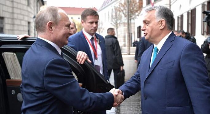 Putin pret Orbanin në Kremlin