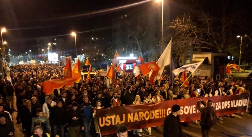 Rrëzimi i qeverisë, protestuesit në Mal të Zi kërkojnë zgjedhje të reja