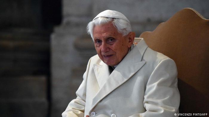 Ish-papa Benedikt XVI hedh poshtë akuzat, kërkon falje për abuzimet seksuale brenda kishës