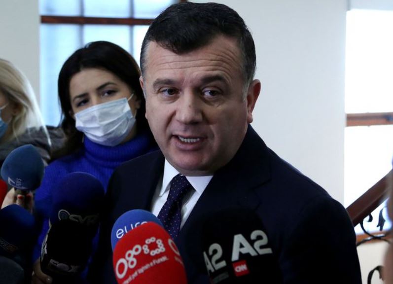 Balla në “Kushtetuese”: Arsyet pse duhet të shkarkohet Ilir Meta si president