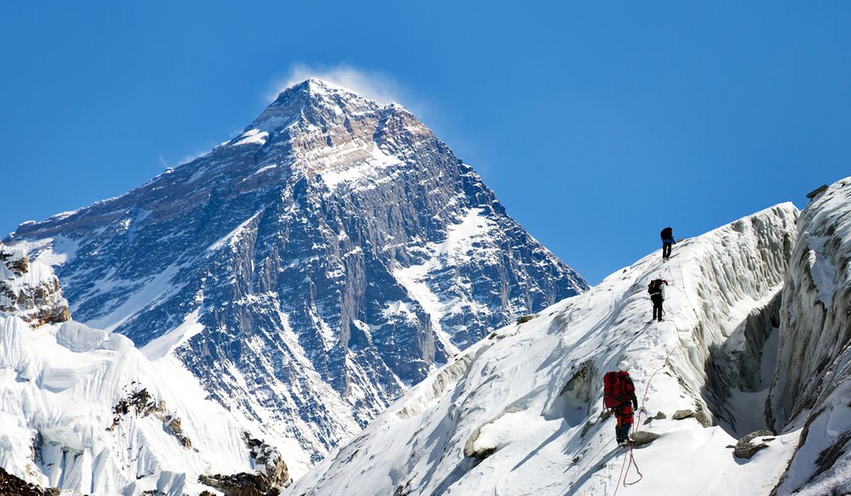 Ngrohja globale shkatërron akullit që iu deshën 20 shekuj për t’u formuar në Everest, në vetëm 25 vjet