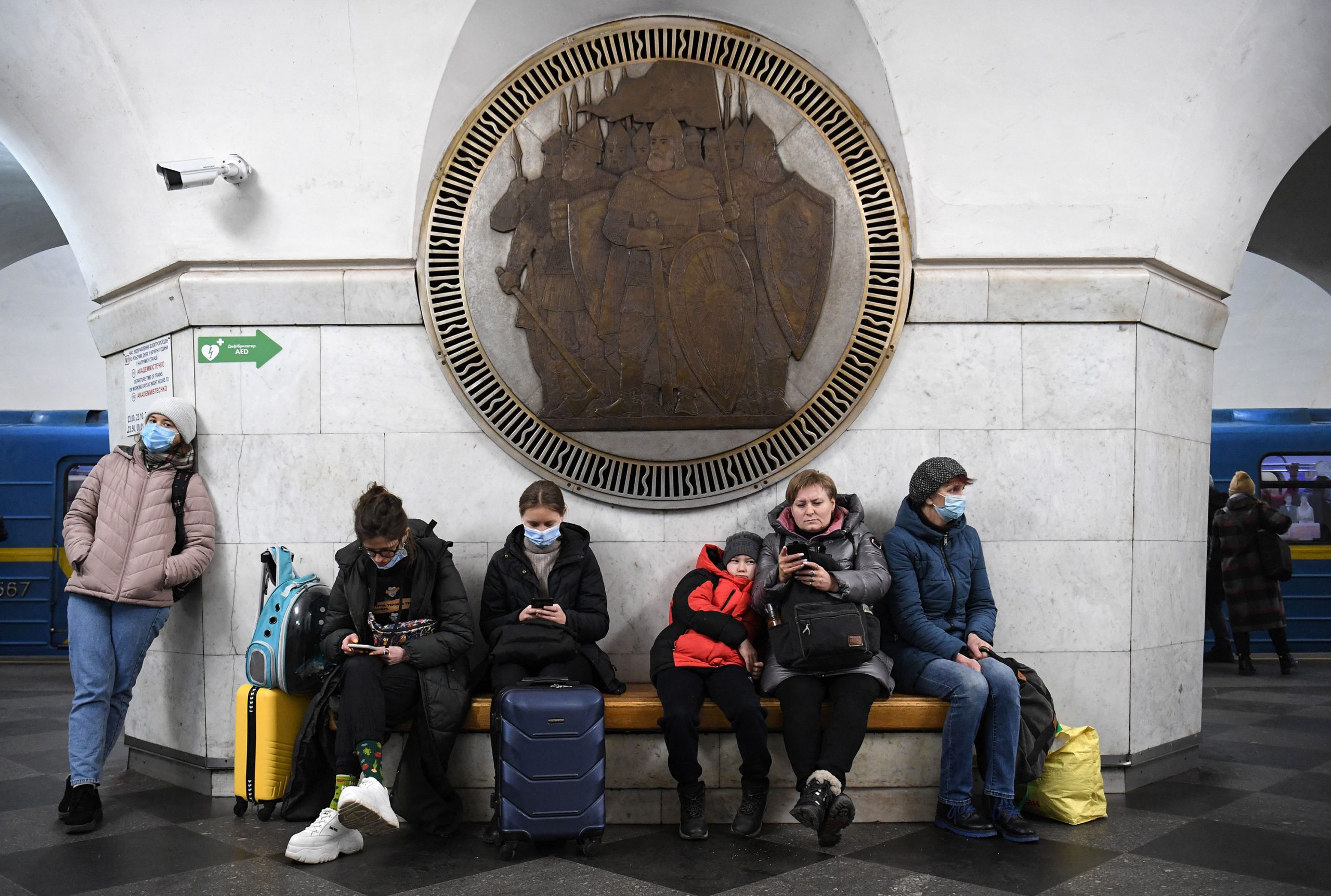 Të gjithë duan të ikin, stacionet e metrosë shndërrohen në bunkerë të improvizuar në Kiev