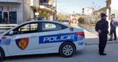 Nuk iu bindën patrullës së policisë, sepse fshihnin emigrantë të paligjshëm në makinë, në pranga 2 të rinj në Gjirokastër
