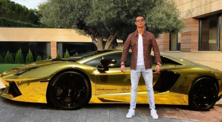 I “dashuruar” me makinat luksoze, garazhi i Ronaldos kushton 18 milionë paund