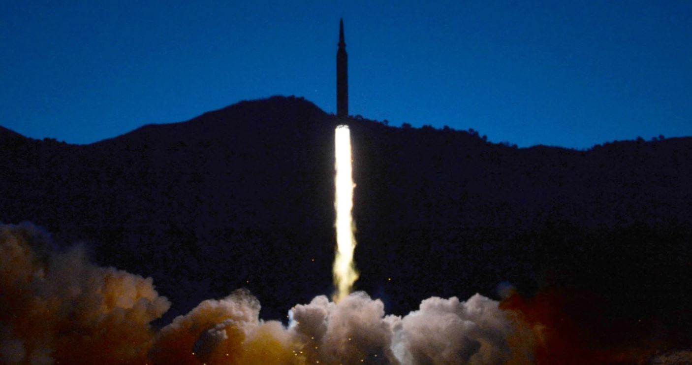 Koreja e Veriut shfaq shumëllojshmërinë e raketave
