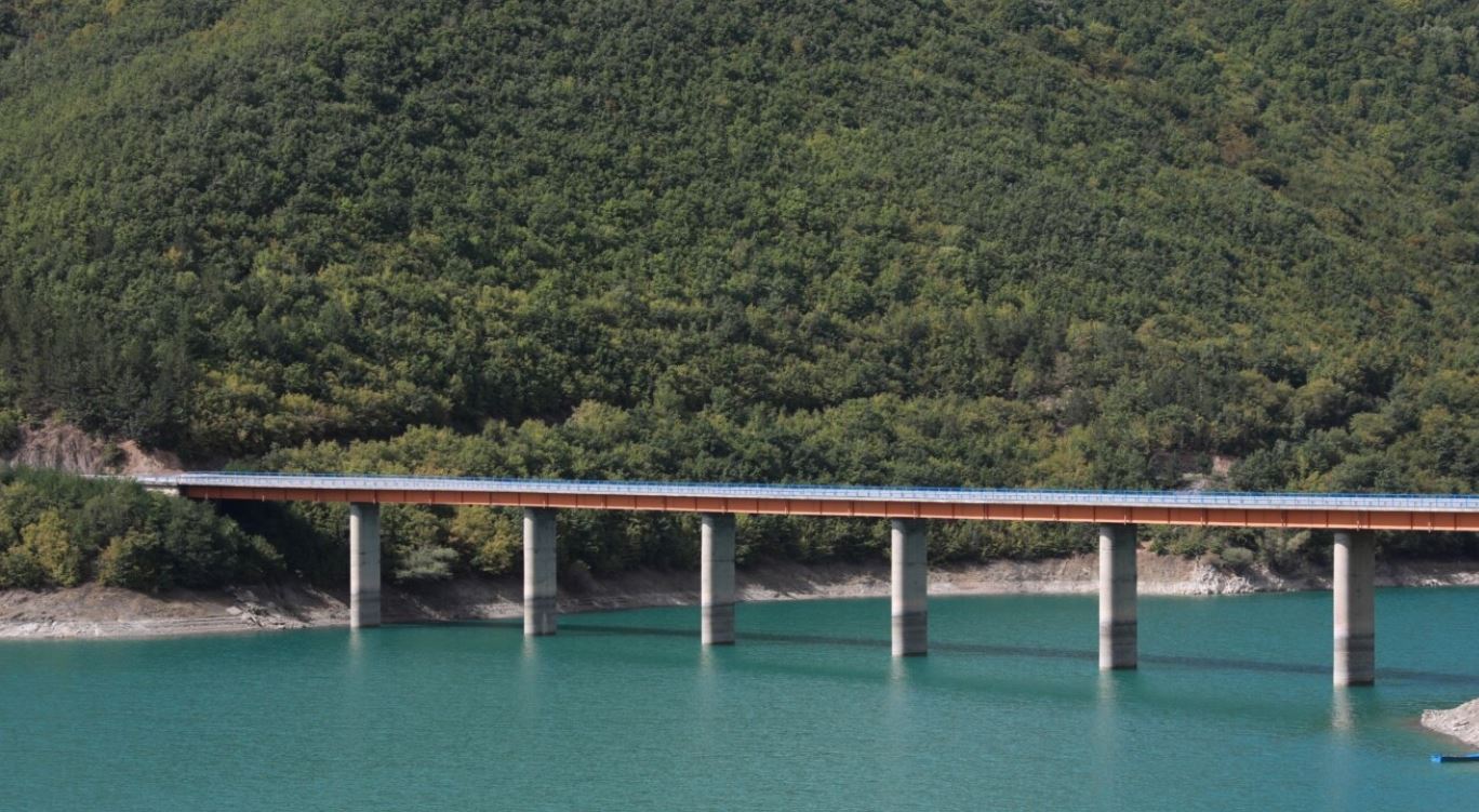 Policia e Kosovës: Një makinë pa targa na pengoi gjatë detyrës në afërsi të Ujmanit