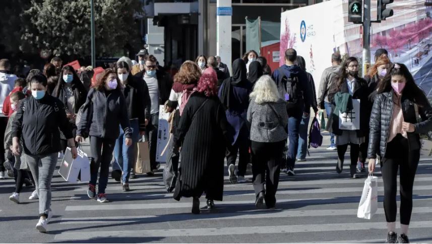 Mbi 17 mijë raste të reja me COVID në Greqi, shënohen 92 viktima