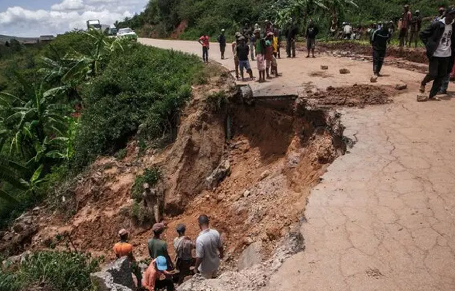 Rreth 100 viktima nga cikloni Batsirai në Afrikë