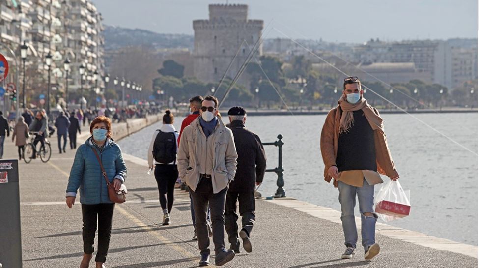 Bie numri i rasteve të reja me COVID në Greqi, shënohen 72 viktima në 24 orët e fundit