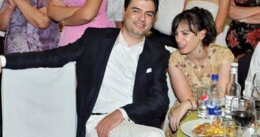 Aurela uron Lulzim Bashën në ditën e të dashuruarve: Çdo ditë me ty është e preferuara ime