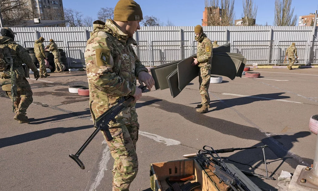 Kriza në Ukrainë, Kanadaja dërgon armë dhe municione në Kiev