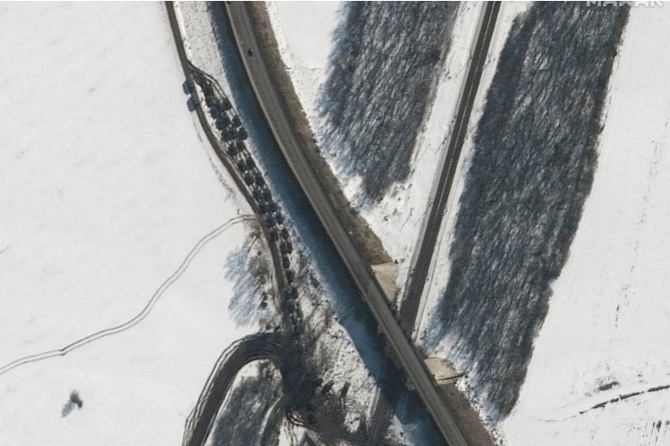 Prag lufte, publikohen imazhet satelitore të lëvizjeve të fundit të trupave ushtarakë pranë Ukrainës