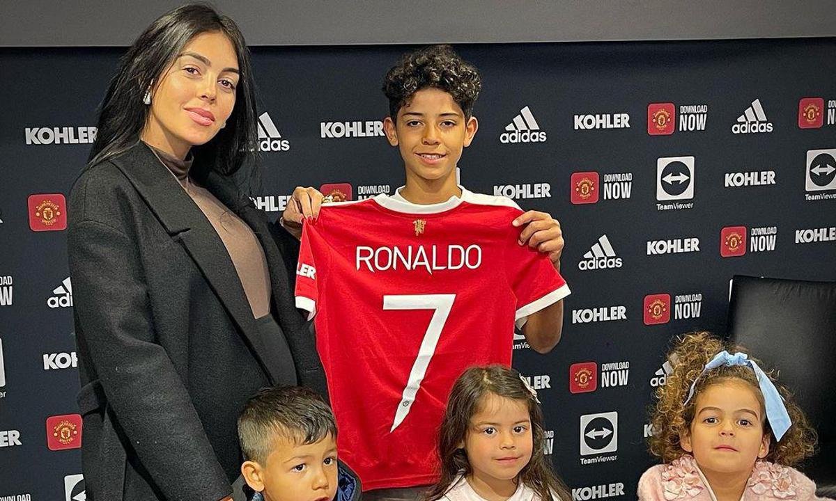 Në gjurmët e të atit, djali i CR7, Cristiano Jr zyrtarisht pjesë e Manchester United