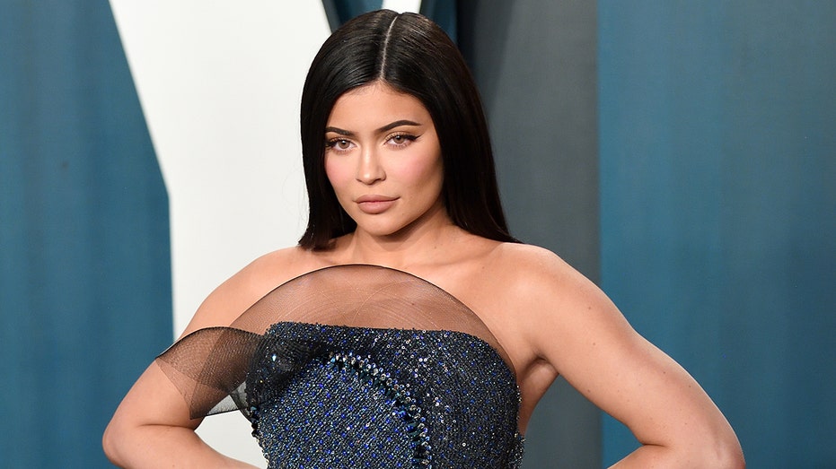 Kylie Jenner bëhet nënë për herë të dytë, zbulohet gjinia e fëmijës