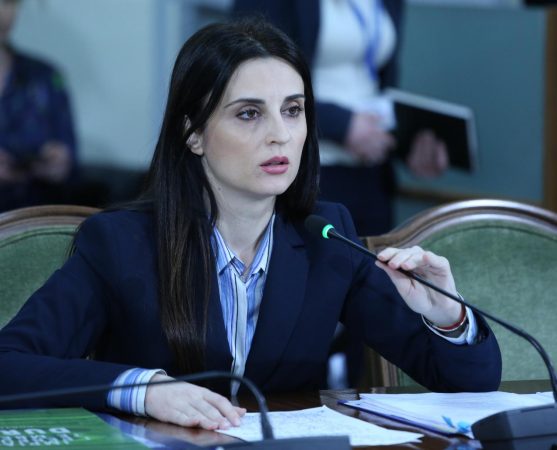 Kryebashkiakja e Durrësit braktis Komisionin Hetimor, Tabaku: Përgatitini padinë