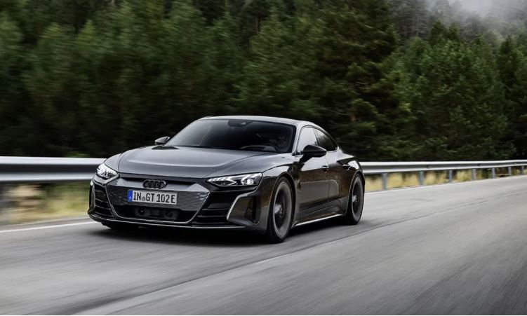 Audi feston ditën e të dashuruarve…tallet me pikat e karburantit