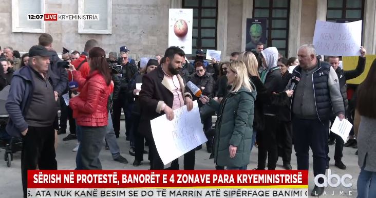 Banorët e 4 zonave të Tiranës para Kryeministrisë, qytetari: Protestat më tej do të jenë të dhunshme