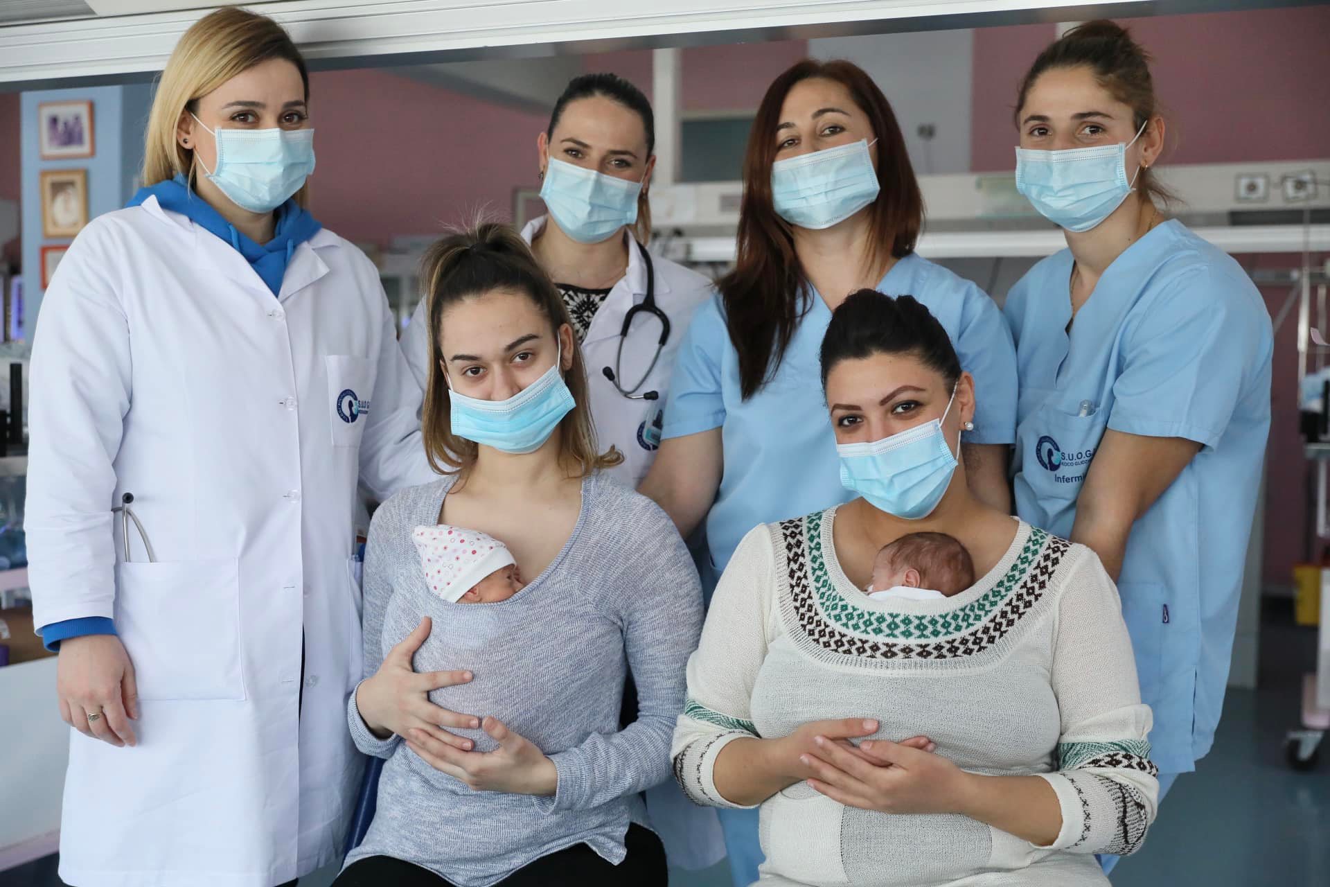 Lajm i mrekullueshëm, dy bebe fitojnë betejën pas 50 ditësh në terapi intensive te “Koço Gliozheni”