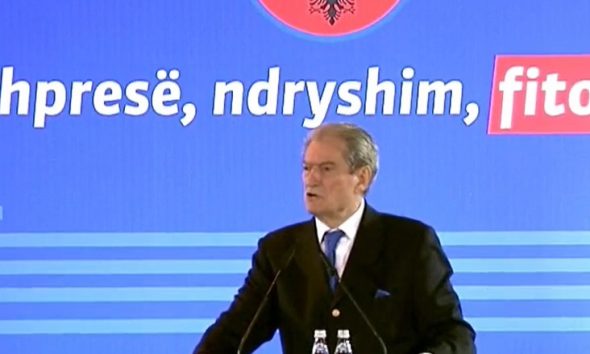 “Lëre fushatën“, Berisha “komedi” në Shkodër, thirrje kandidatit të Bashës: Mos u bëj shoku Xhemal