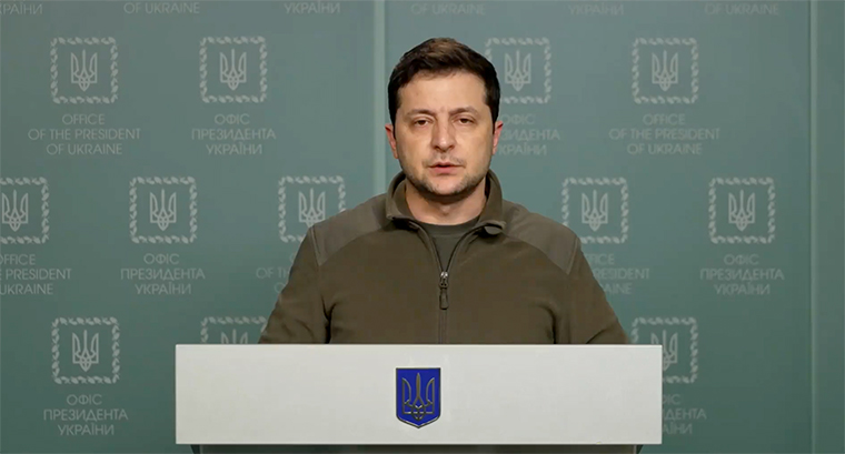 Presidenti ukrainas konfirmon se forcat ruse po përparojnë në Kiev nga veriu dhe lindja