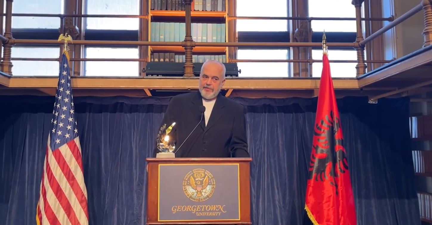 Rama pritet në Universitetin Georgetown: Afganët mund të qëndrojnë në Shqipëri sa të duan