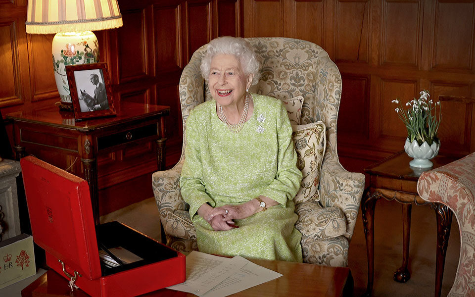 Mbretëresha Elizabeth i rikthehet biznesit pasi festoi 70 vjet në fron