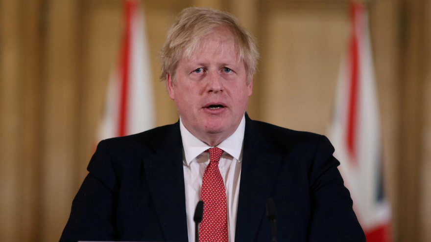 Johnson premton më shumë armë për Ukrainën pas pushtimit rus