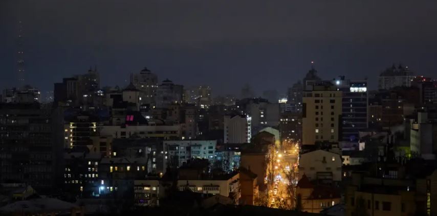 Luftimet, raportohen shpërthime të mëdha në Kiev