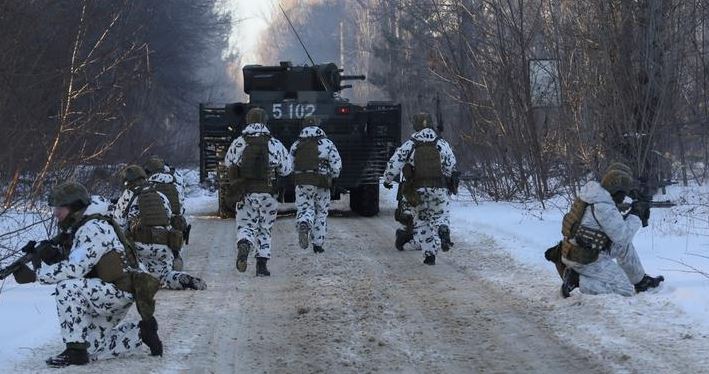 Bomba mbi qytet nga rrebelët, ushtria ukrainase: Forcat ruse janë vetëm 50 km nga kufiri