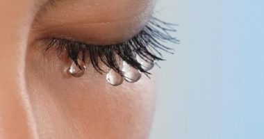 Kjo është sëmundja që “tradhton” lotët