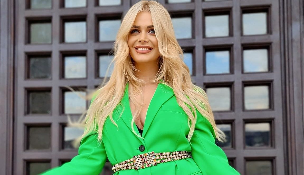 VIDEO/ Brenda festës së Orinda Hutës, sa vjeç mbushi moderatorja