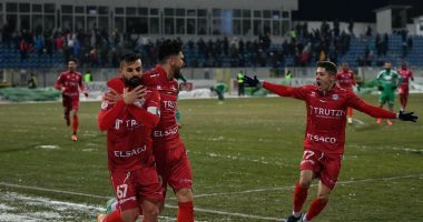 Video/ Ish-futbollisti i Tiranës shënon gol spektakolar në Rumani