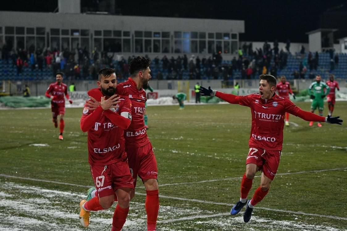 Video/ Ish-futbollisti i Tiranës shënon gol spektakolar në Rumani