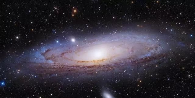 Zbulohet galaktika më e madhe e Universit, 153 herë më e gjatë se Rruga e Qumështit
