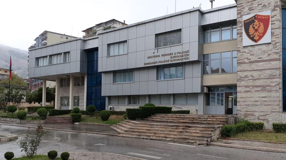 Kanosi policin në Gjirokastër, arrestohet 38-vjeçari, i gjendet thikë me vete