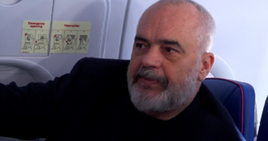 Rama jep intervistë nga aeroplani: Aeroporti i Vlorës mund të jetë më i madh se i Rinasit