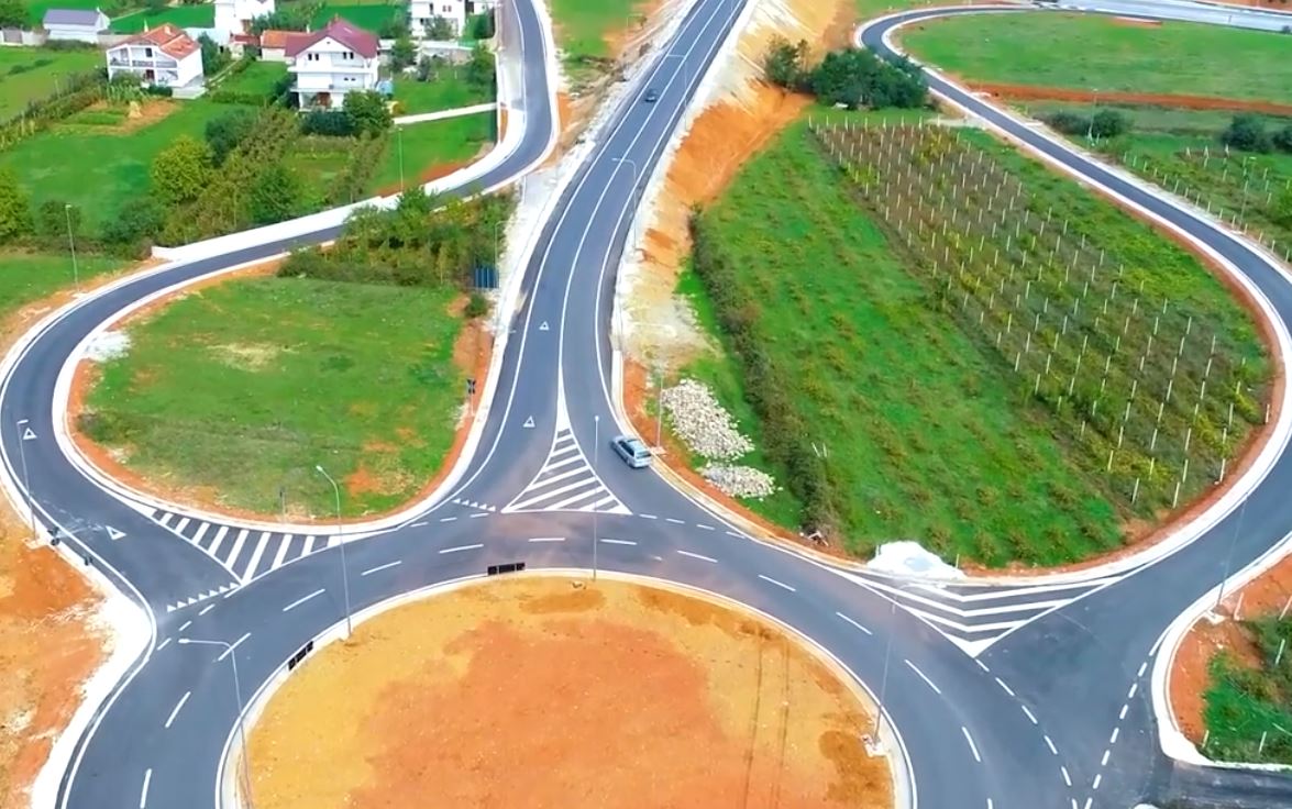 Përfundon mbikalimi i rrugës së aeroportit të Kukësit, Rama: Gati për flukset e fluturimeve