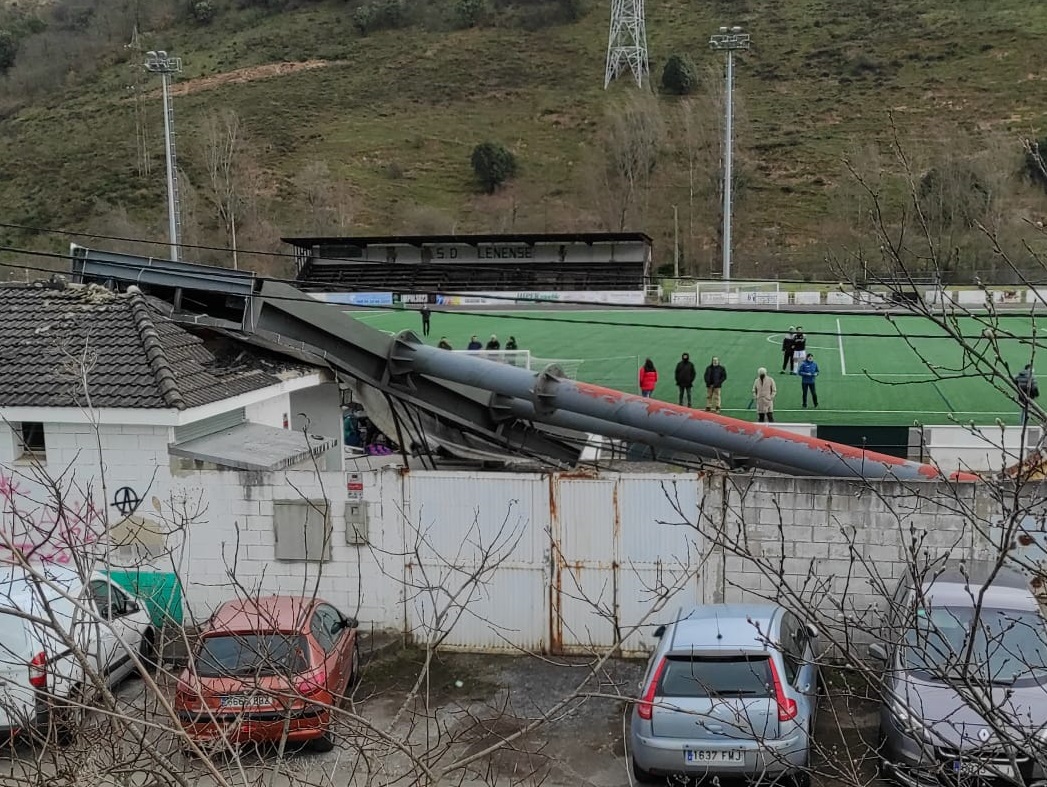 Shembet kulla e ndriçimit në stadium, tifozi humb jetën në Spanjë