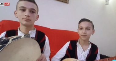 Vëllezërit nga Kosova që i bien 5 instrumenteve muzikore: Talentin e kemi trashëguar nga babai