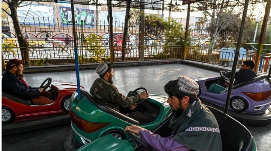 Talebanët nuk do të lejohen më të shkojnë në parqe argëtimi apo kënde lojërash me armë