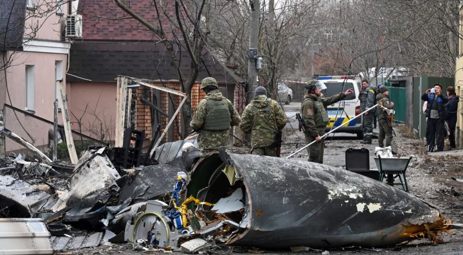 Burrat ukrainas u përgjigjen thirrjeve të shtetit, shpërndahen mbi 18 mijë armë