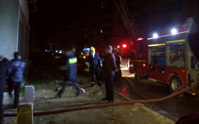 Bie zjarr në një market në Tiranë