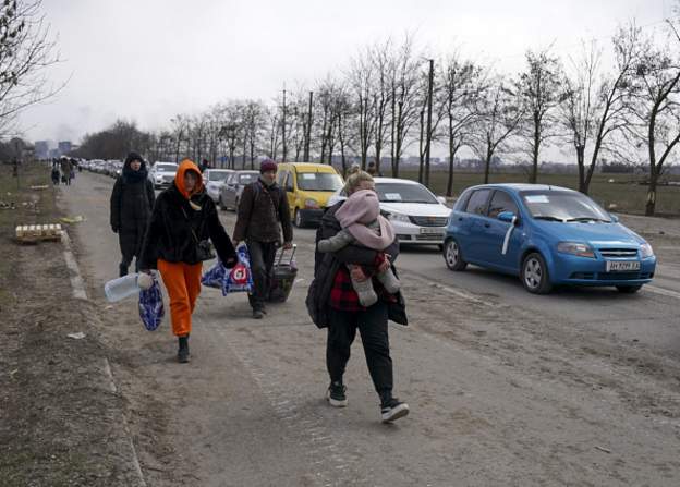 I rrethuar nga forcat ruse, nesër hapen korridoret humanitare në Mariupol