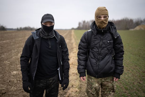 Dy të rinjtë britanikë në krah të Ukrainës: Nuk u kemi thënë prindërve, do t’i bashkohemi luftës